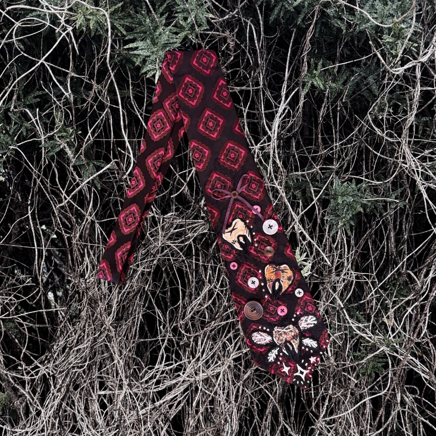 Fae Tooth Tie