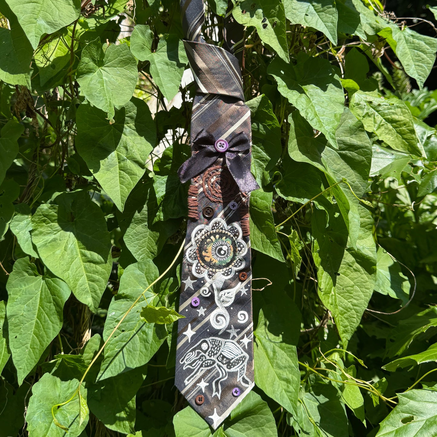 The Wondering Weevil Tie