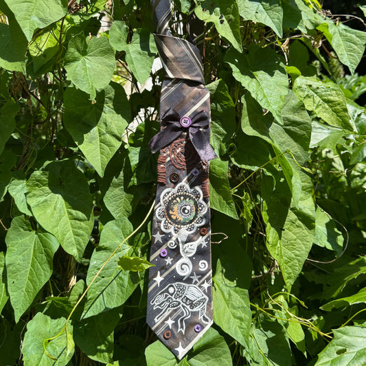 The Wondering Weevil Tie